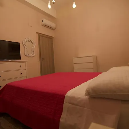 Art Colosseo Apartment *